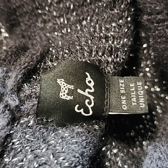 🦜 Echo fringe edge Poncho 🦜 - Picture 3 of 4